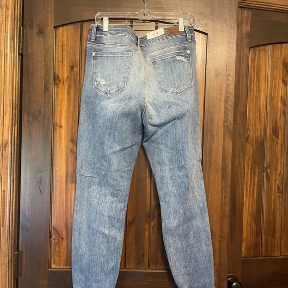 Judy Blue Light Wash Straight Leg Distressed Jeans - Picture 2 of 2